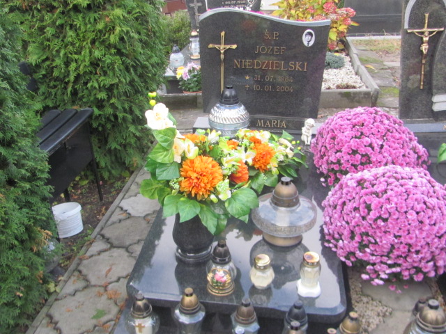 Grób Józef Niedzielski